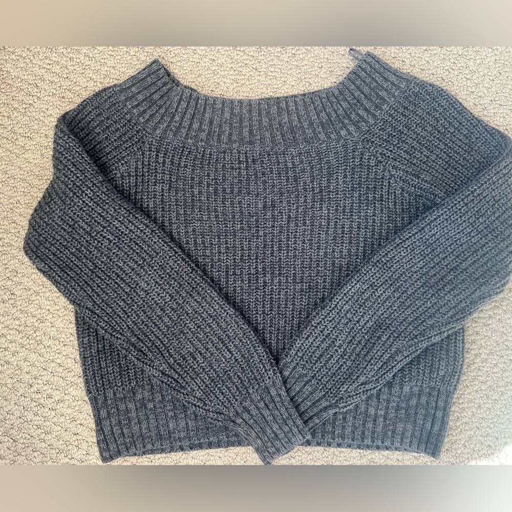 Hollister Cropped Sweater